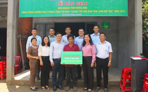 Bàn giao, khởi công nhà 'Nghĩa tình nông dân' tại huyện Bình Đại, Châu Thành