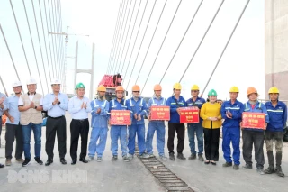 Thi đua 75 ngày đêm đẩy nhanh tiến độ hoàn thành cầu Rạch Miễu 2