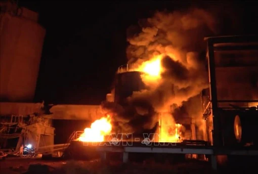 Israel tấn công các cảng tại Yemen