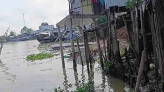 Sạt lở bờ sông ở An Giang, 10 căn nhà bị thiệt hại