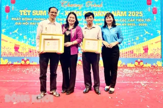 Thầy Bùi Văn Tròn học tập Bác thi đua dạy tốt
