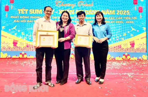 Thầy Bùi Văn Tròn học tập Bác thi đua dạy tốt