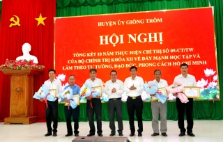 Giồng Trôm tổng kết 10 năm thực hiện Chỉ thị số 05-CT/TW của Bộ Chính trị