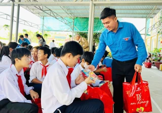 Học theo gương Bác trong nâng cao tinh thần trách nhiệm