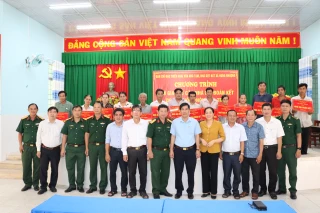 Giồng Trôm bàn giao 15 căn nhà &quot;Đại đoàn kết&quot; do Bộ Quốc phòng tài trợ