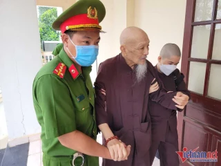 Ông Lê Tùng Vân bị tuyên phạt 3 năm tù tội loạn luân
