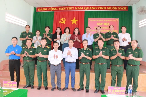 Thăm hỏi, động viên chiến sĩ mới Tiểu đoàn Huấn luyện - Bộ Chỉ huy Bộ đội Biên phòng tỉnh