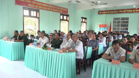 Họp mặt kỷ niệm 65 năm Ngày thành lập Lực lượng vũ trang huyện Chợ Lách