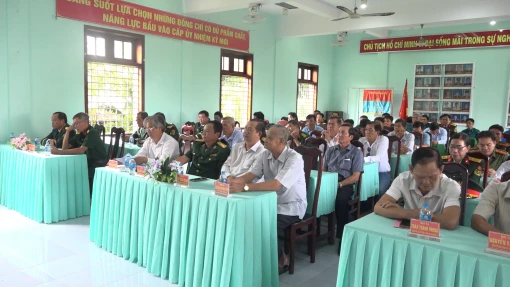 Họp mặt kỷ niệm 65 năm Ngày thành lập Lực lượng vũ trang huyện Chợ Lách