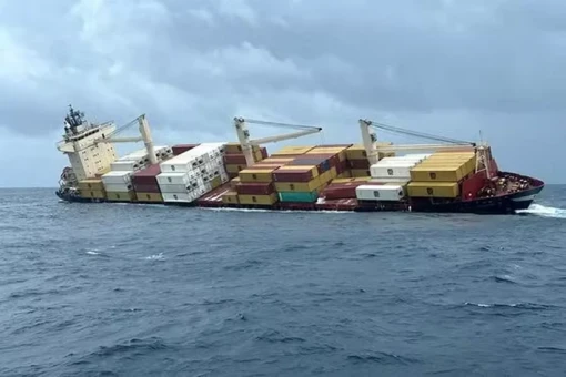 Tàu container chở hàng nguy hiểm bị chìm ngoài khơi phía Nam Ấn Độ