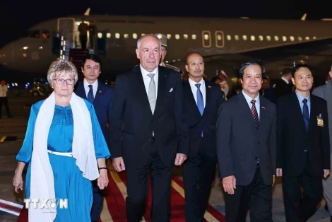 Tổng thống Hungary và Phu nhân đến Hà Nội, bắt đầu thăm chính thức Việt Nam