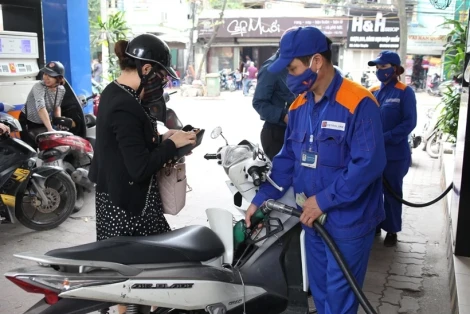 Không trích lập quỹ bình ổn, giá xăng RON95-III tăng nhẹ 33 đồng mỗi lít