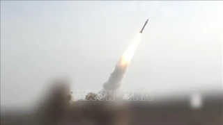 Houthi liên tiếp tấn công Israel bằng tên lửa