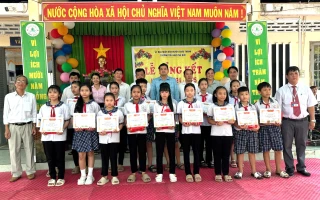 Trường Tiểu học Phú Đức thi đua hoàn thành tốt nhiệm vụ