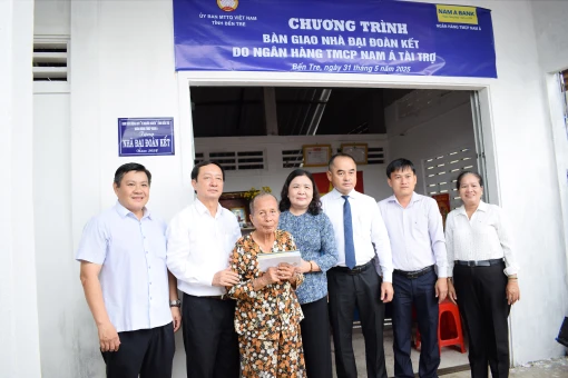 Bàn giao 50 căn nhà Đại đoàn kết do Ngân hàng TMCP Nam Á tài trợ