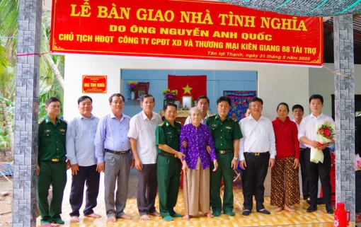 Bàn giao 2 căn nhà tình nghĩa trên địa bàn xã Tân Lợi Thạnh