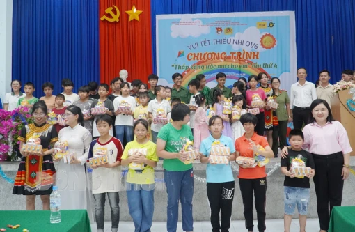 Chương trình 'Thắp sáng ước mơ cho em' lần thứ 4