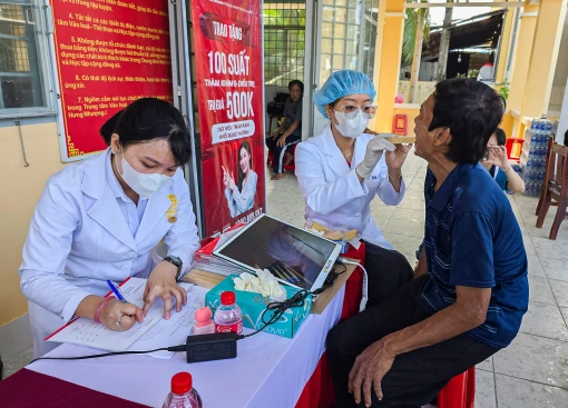 Chung tay chăm lo sức khỏe cộng đồng tại xã Hưng Nhượng (Giồng Trôm)
