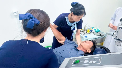 Kịp thời cấp cứu thành công 1 ca bỏng mắt vì xăng