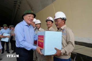 Phó thủ tướng Nguyễn Hòa Bình kiểm tra tiến độ dự án cao tốc Bắc Nam