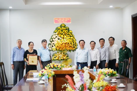 Phó bí thư Thường trực Tỉnh ủy Trần Thanh Lâm thăm, chúc mừng Hội Người cao tuổi tỉnh Bến Tre