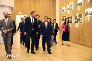 Thủ tướng và Phu nhân thăm thăm trung tâm văn hóa nổi tiếng của Estonia