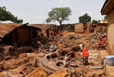 Chính phủ Nigeria hỗ trợ người dân vùng lũ quét