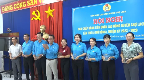 Hội nghị lần thứ 6 Ban Chấp hành Liên đoàn Lao động huyện Chợ Lách nhiệm kỳ 2023 - 2028