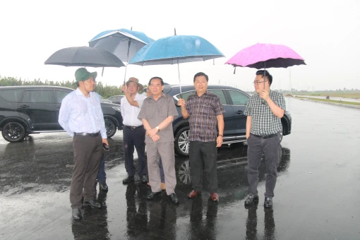 Chủ tịch UBND tỉnh Trần Ngọc Tam khảo sát tiến độ xây dựng gói thầu xây lắp số 03