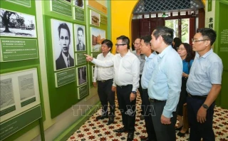 Đoàn công tác Hội Nhà báo Việt Nam thăm nơi Bác Hồ sáng lập Báo Thanh niên