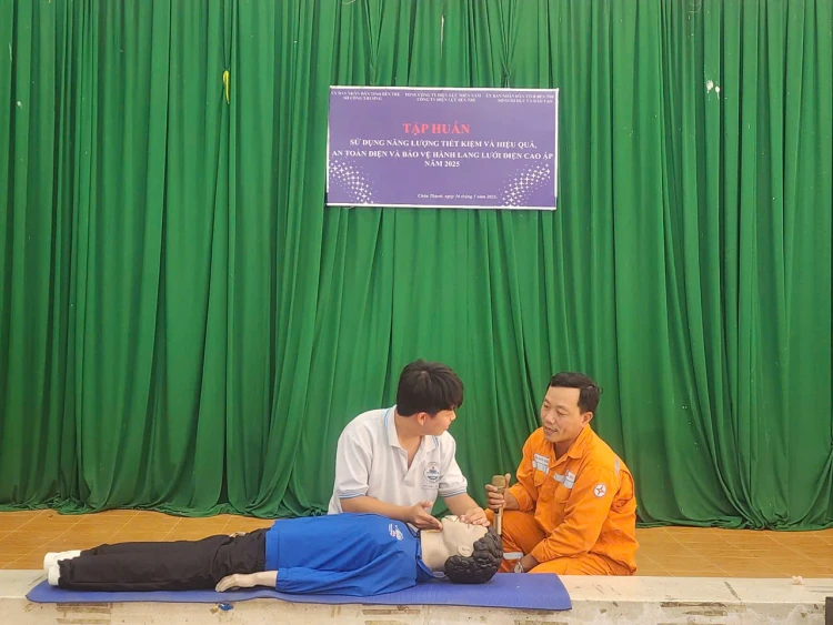 Sự nguy hiểm và cách phòng tránh tai nạn điện trong mùa mưa bão