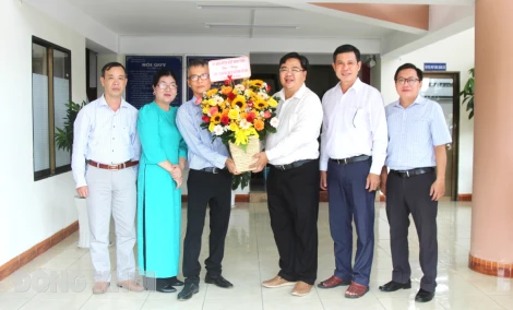 Ủy ban MTTQ Việt Nam tỉnh chúc mừng Báo Đồng Khởi nhân kỷ niệm 100 năm Ngày Báo chí cách mạng Việt Nam