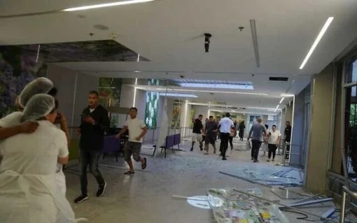 Bệnh viện Israel trúng tên lửa trong đợt tấn công lớn nhất của Iran