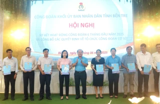 Sơ kết hoạt động công đoàn và công bố các quyết định về tổ chức công đoàn cơ sở