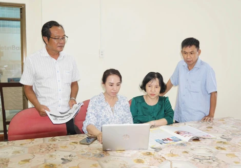 Thầm lặng phía sau mặt báo