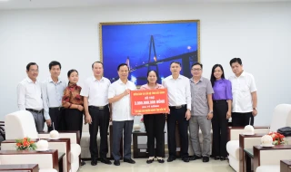 Tiếp nhận kinh phí xây dựng 50 căn nhà 'Đại đoàn kết' do Ủy ban MTTQ Việt Nam tỉnh Bắc Giang trao tặng