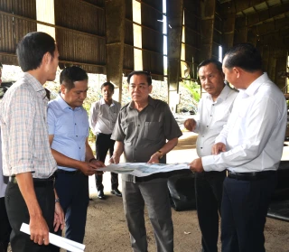 Chủ tịch UBND tỉnh Trần Ngọc Tam khảo sát tiến độ đầu tư Nhà máy xử lý rác thải