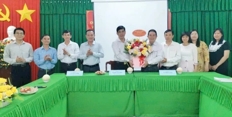 Chi bộ Ban Tuyên giáo và Dân vận Huyện ủy Giồng Trôm đạt 'Chi bộ 4 tốt'
