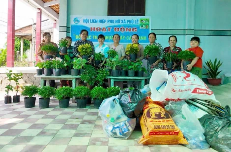Phú Lễ lan tỏa mô hình đổi rác thải nhựa lấy cây xanh