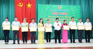 Nông dân Bến Tre thi đua 'Đồng khởi mới'