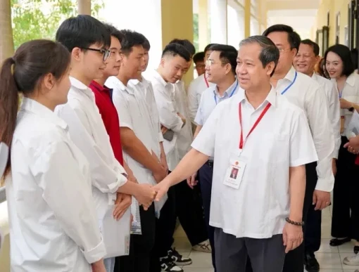 Bộ trưởng Bộ Giáo dục - Đào tạo chúc thí sinh hoàn thành tốt bài thi, đạt nguyện vọng vào đại học