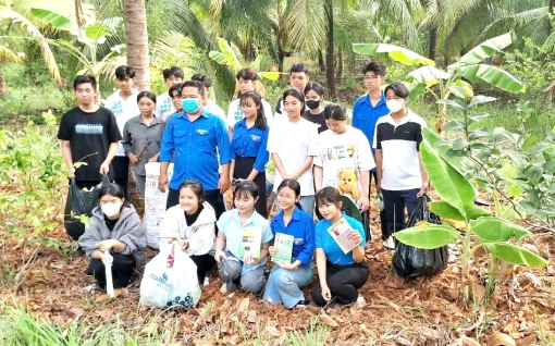 Thanh niên xã Phước Long tích cực tham gia xây dựng nông thôn mới