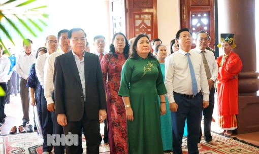 Dâng hương kỷ niệm 203 năm Ngày sinh Danh nhân Nguyễn Đình Chiểu (1-7-1822 - 1-7-2025)