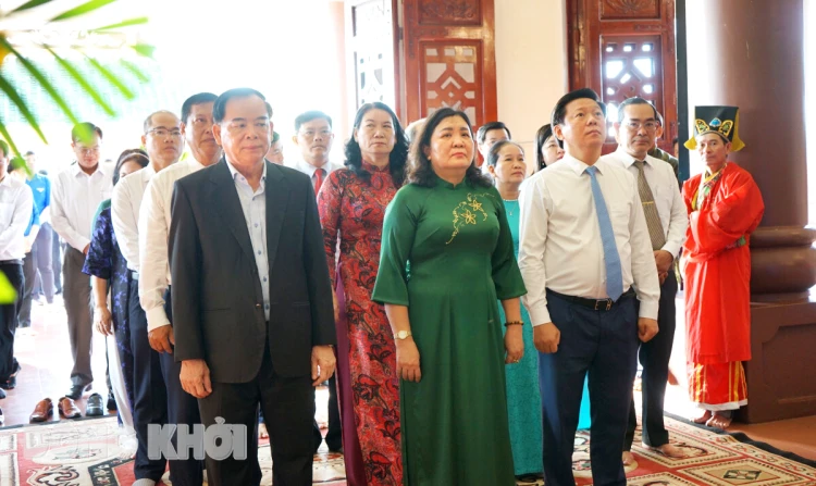 Dâng hương kỷ niệm 203 năm Ngày sinh Danh nhân Nguyễn Đình Chiểu (1-7-1822 - 1-7-2025)
